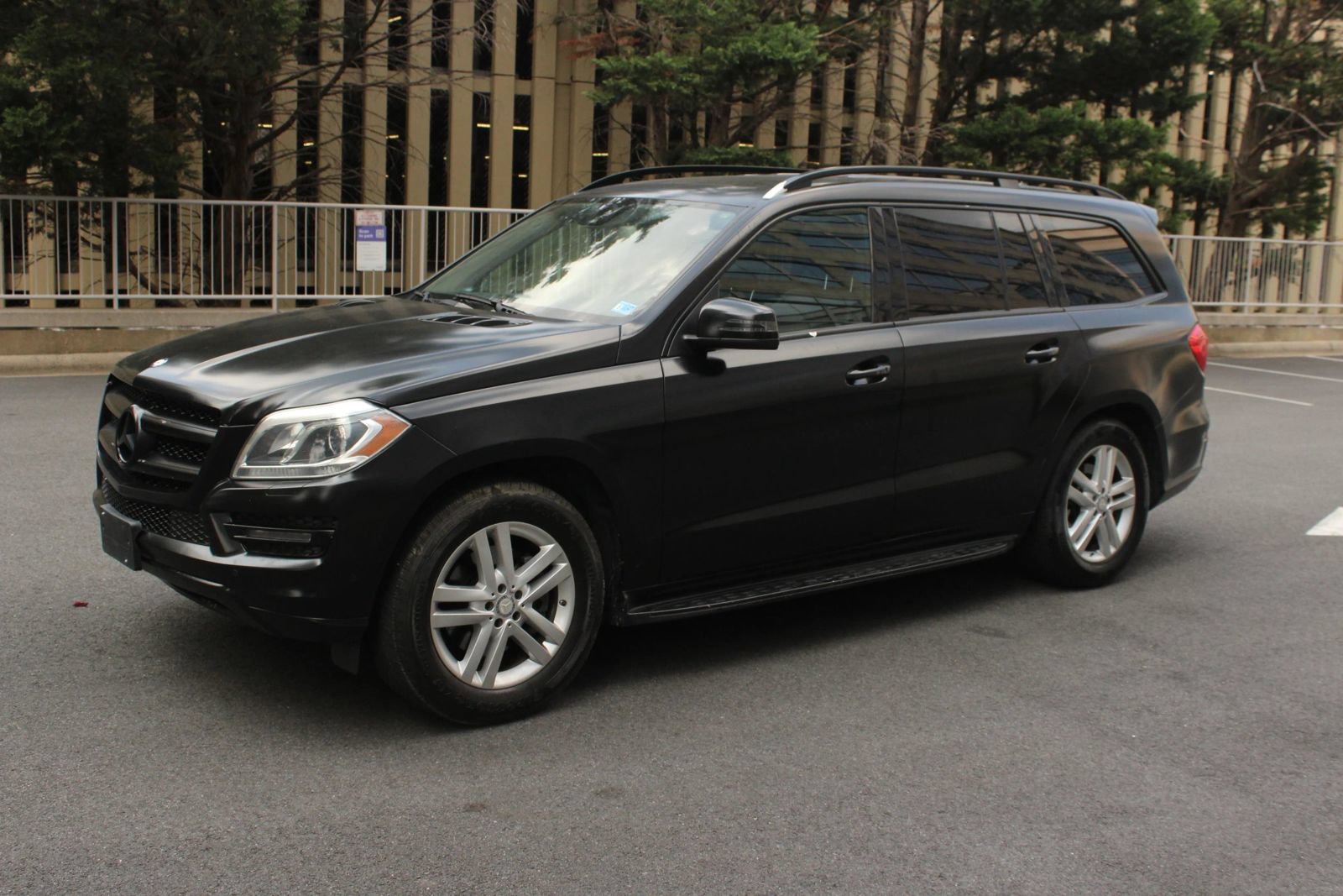 Used 2016 Mercedes-Benz GL 320 BlueTEC 4MATIC w/ Premium I Package image 12