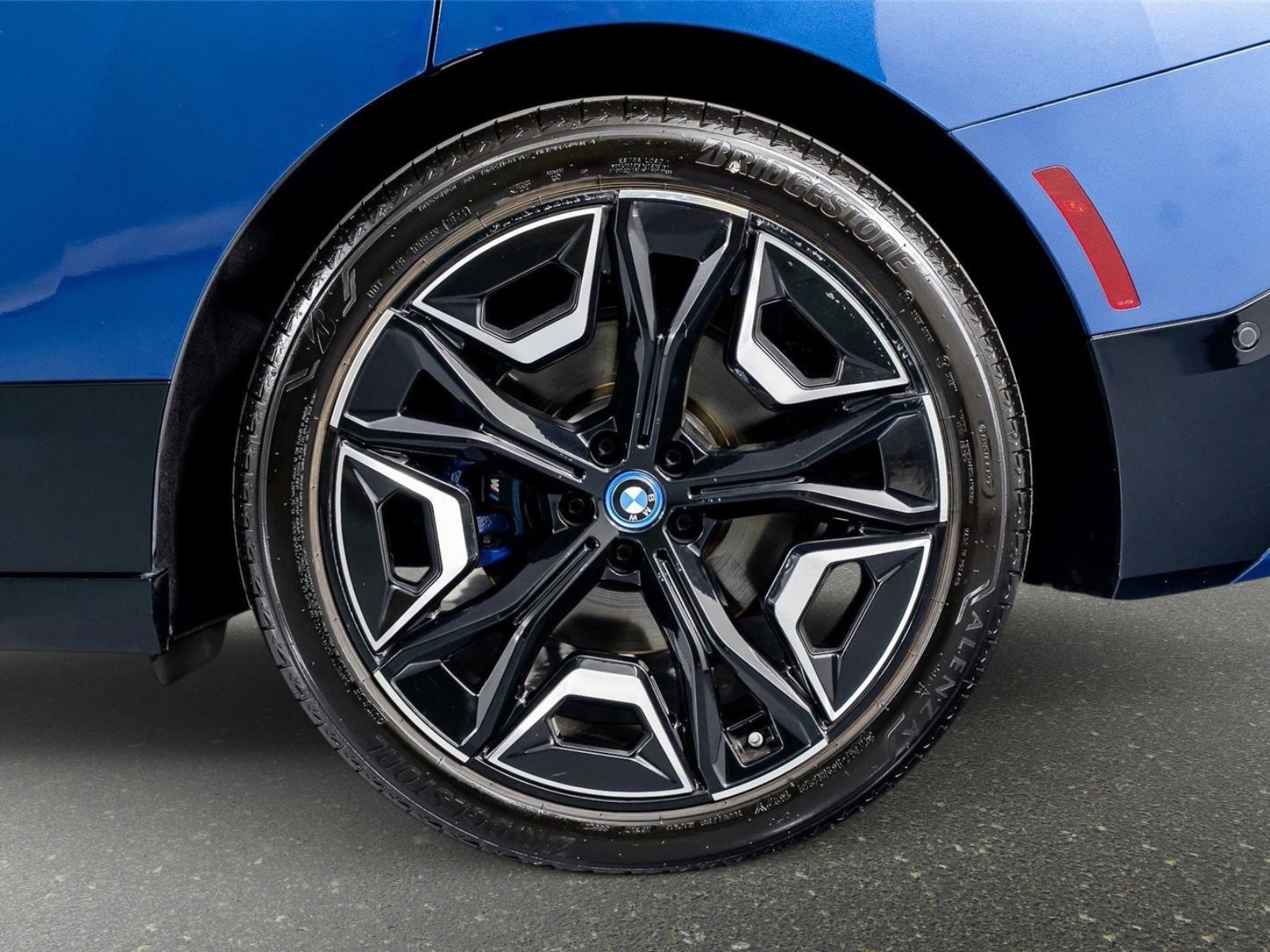 Used 2024 BMW iX M60 image 22