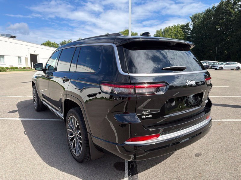 Used 2026 Jeep Grand Cherokee L Summit w/ Advanced Protech Group IV AWD/4WD image 5