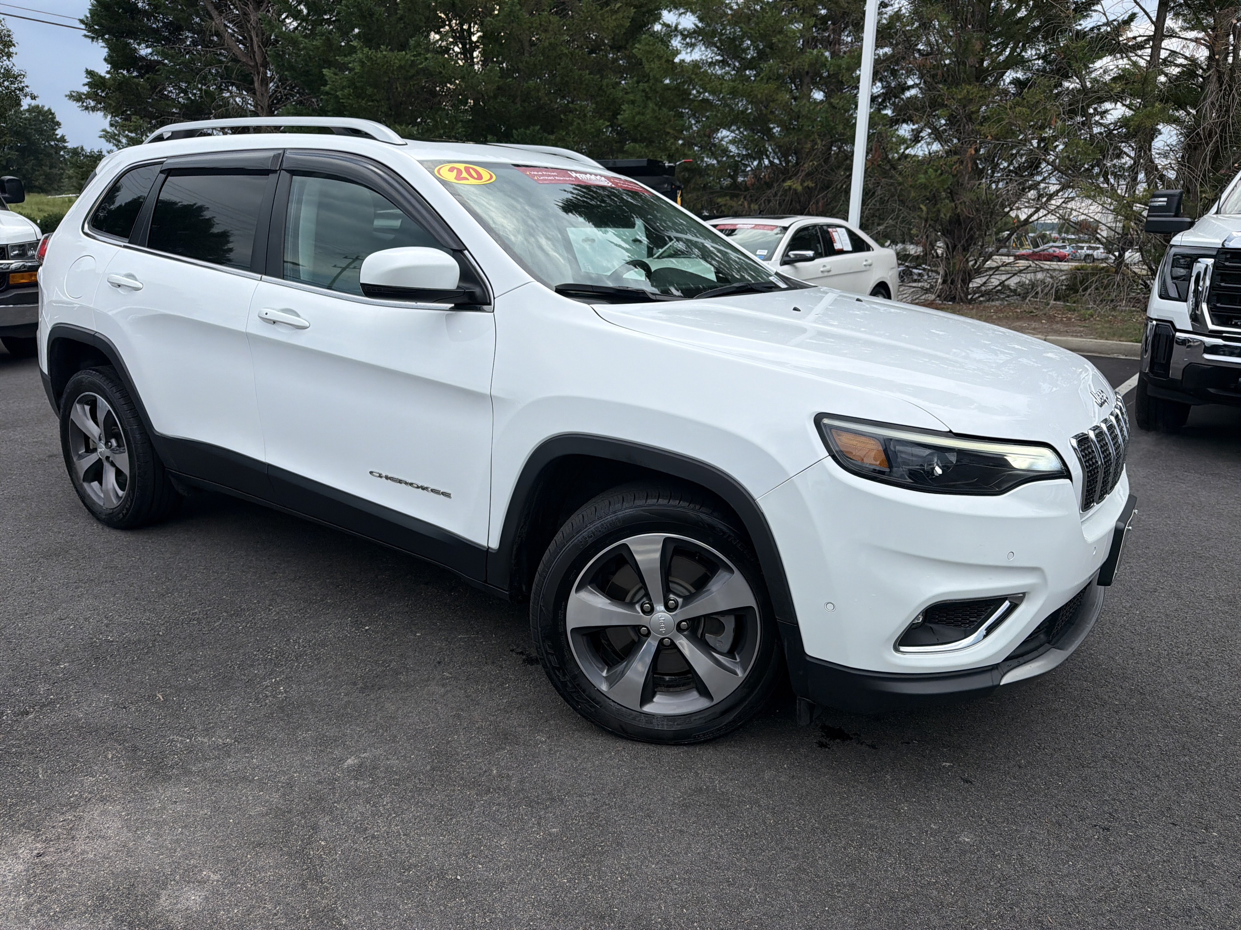 Used 2020 Jeep Cherokee Limited w/ Technology Group FWD image 2
