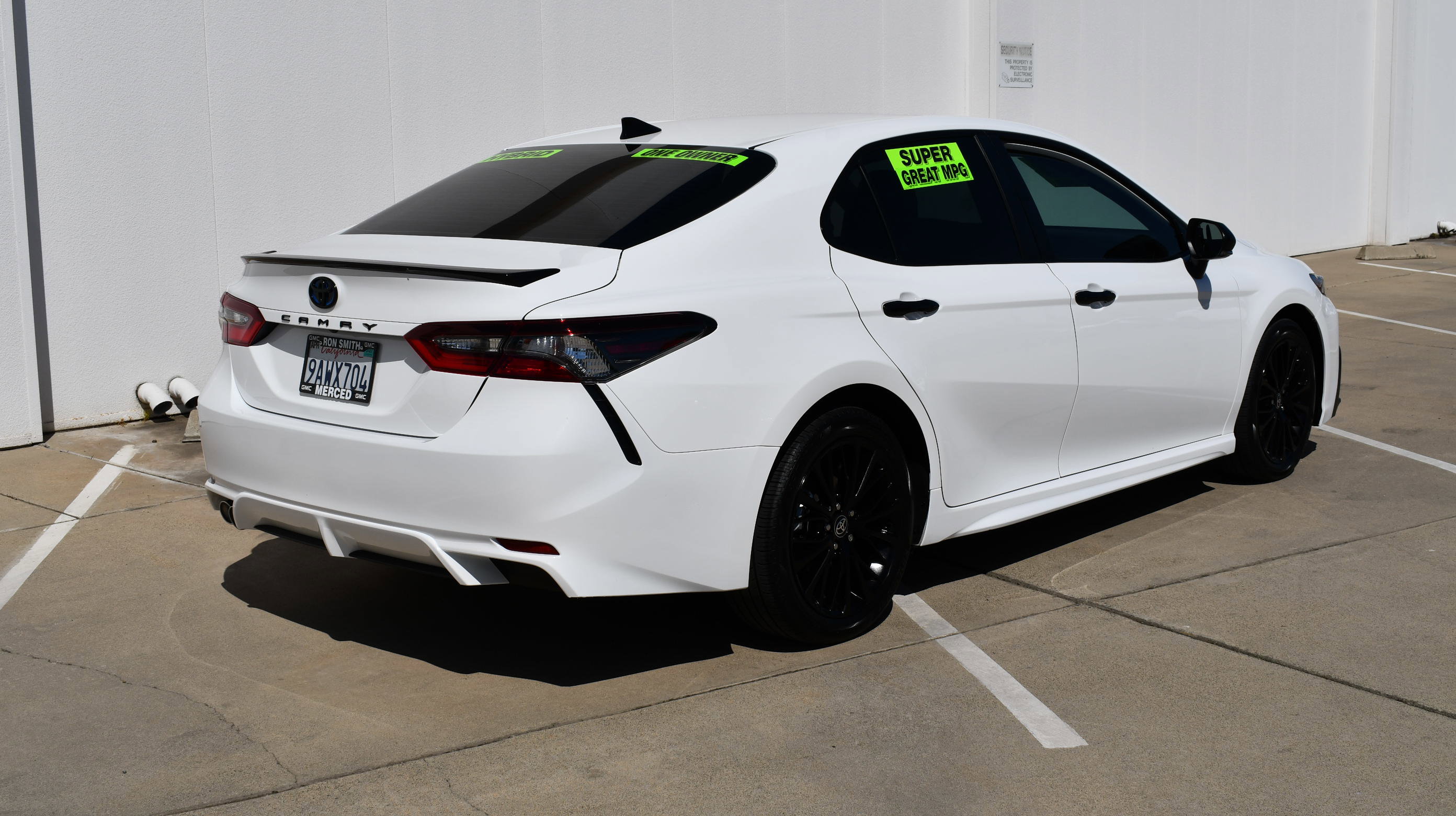 Used 2022 Toyota Camry SE FWD image 6