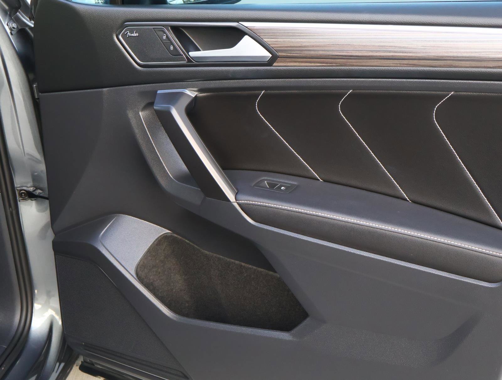 Used 2022 Volkswagen Tiguan SEL R-Line image 17