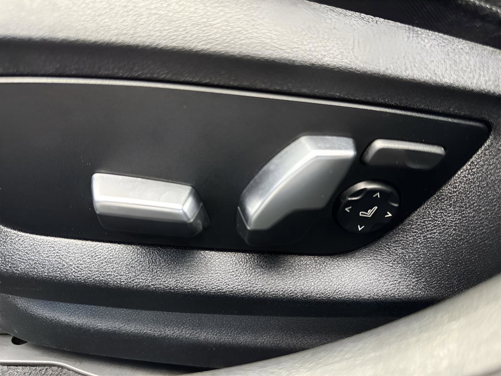 Used 2021 BMW 530i xDrive 530i xDrive w/ Premium Package image 12