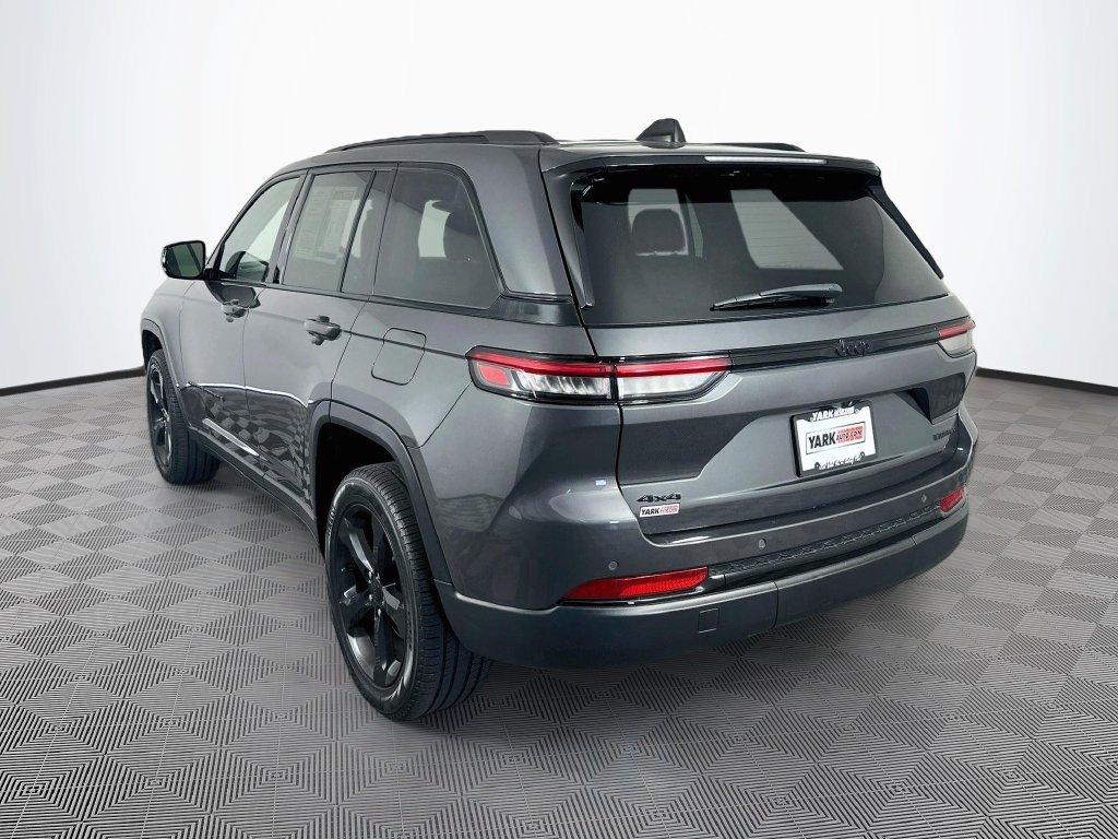 Certified 2024 Jeep Grand Cherokee Limited w/ Black Appearance Package AWD/4WD image 8