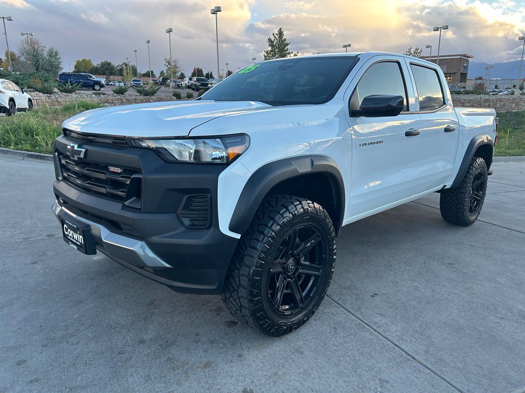 Used 2025 Chevrolet Colorado Trail Boss AWD/4WD image 3