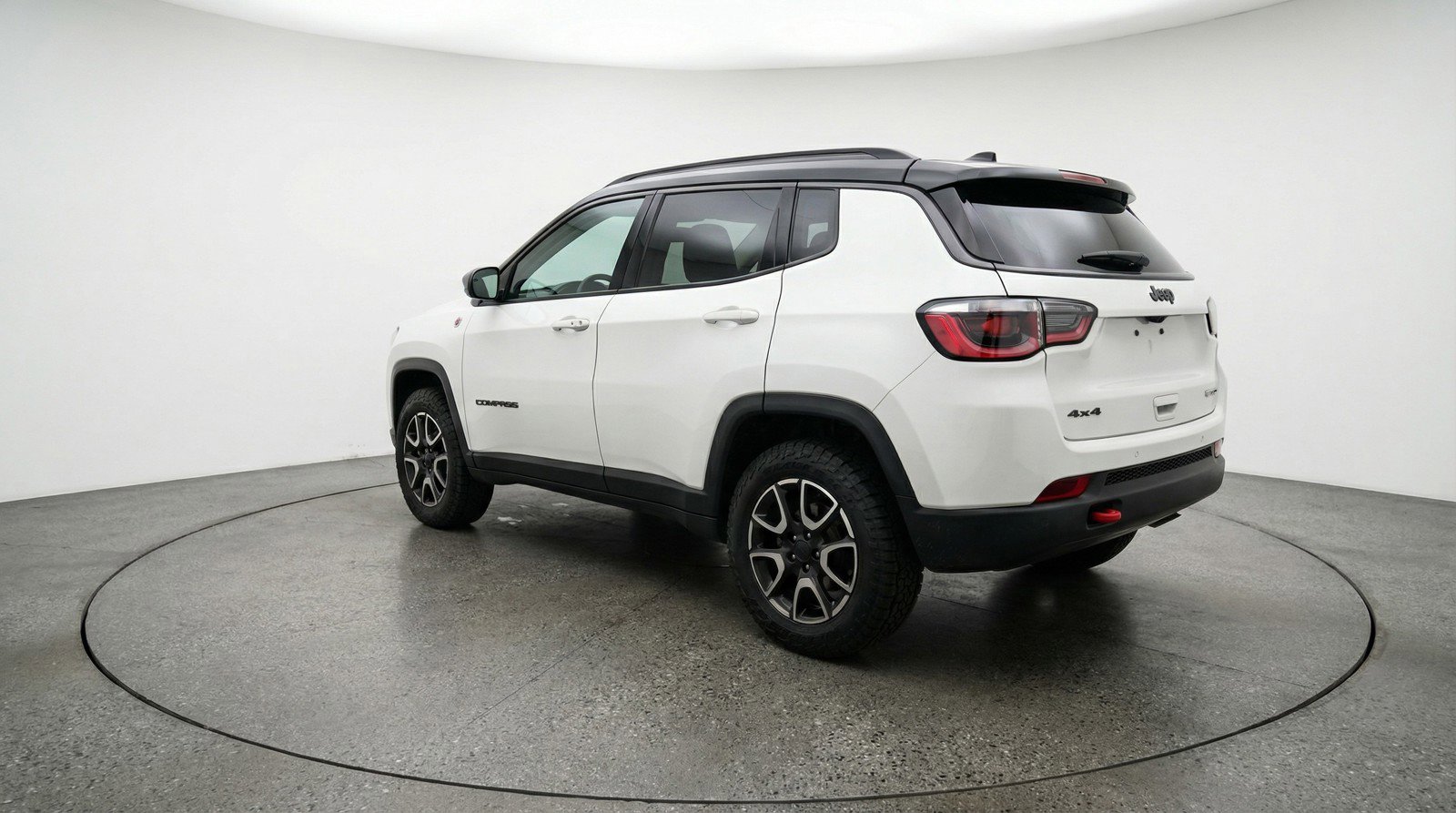 Used 2025 Jeep Compass Trailhawk image 6