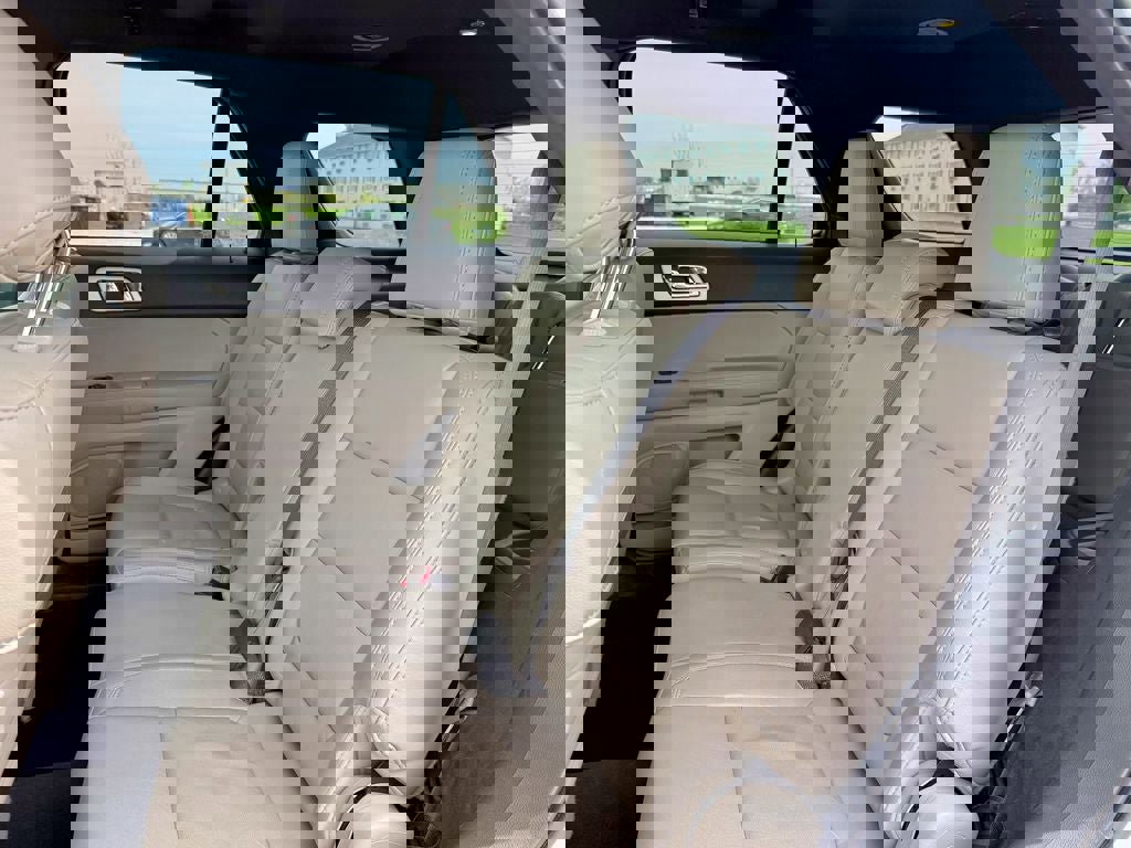 Used 2014 Ford Explorer XLT w/ Equipment Group 202A AWD/4WD image 12