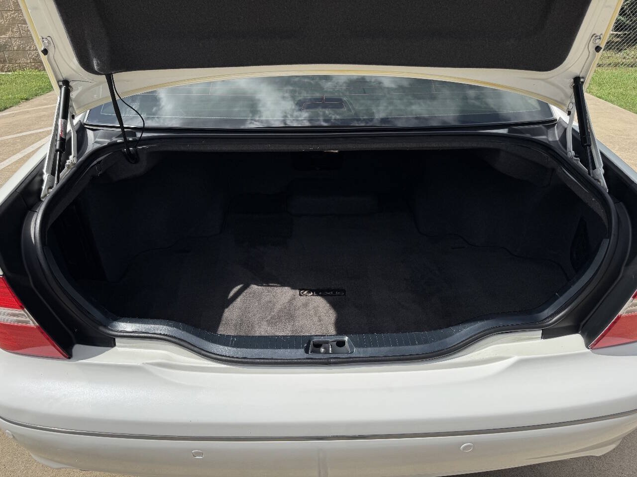 Used 2004 Lexus LS 430 RWD image 46