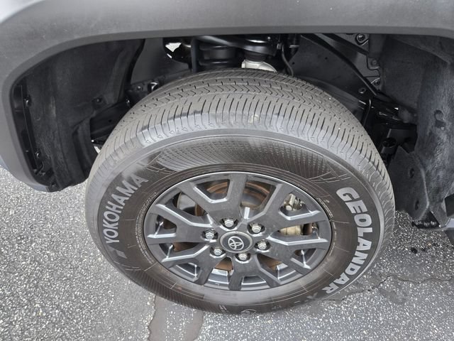 Used 2025 Toyota 4Runner SR5 AWD/4WD image 21