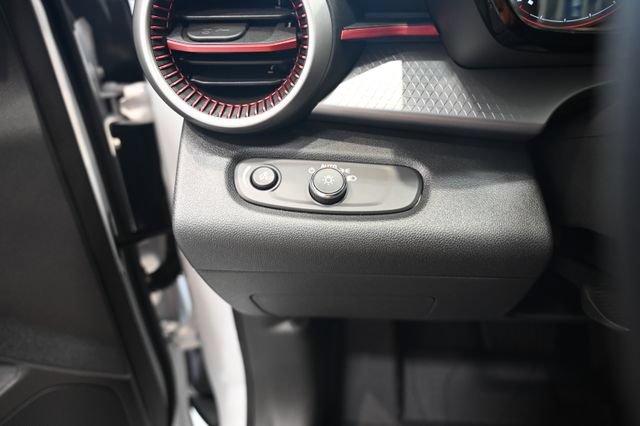 New 2026 Chevrolet Trax RS w/ Sunroof Package FWD image 24