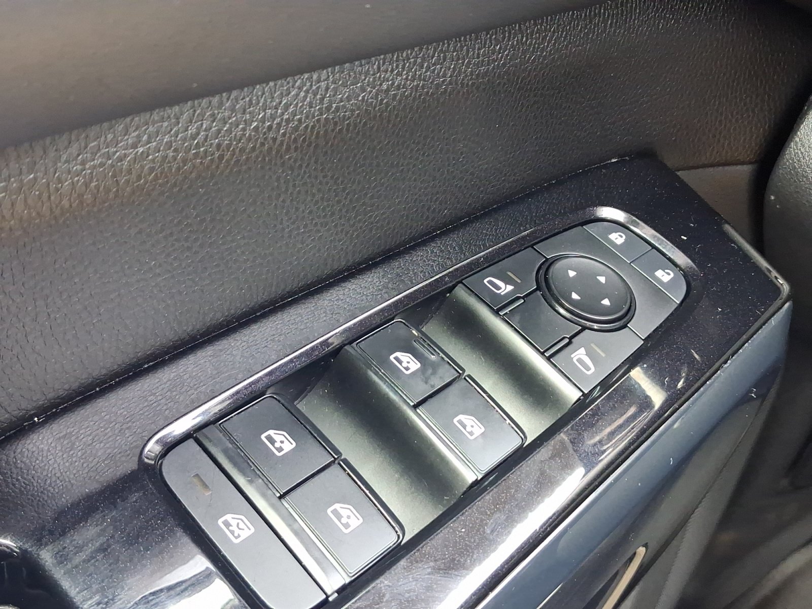 Used 2022 Nissan Pathfinder S AWD/4WD image 13
