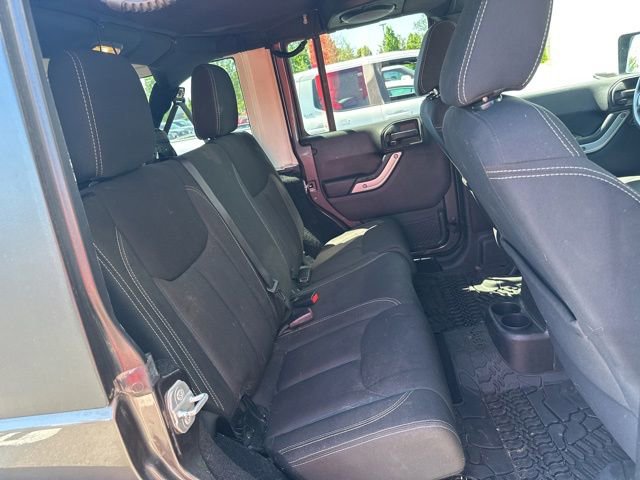 Used 2014 Jeep Wrangler Unlimited Rubicon w/ Connectivity Group AWD/4WD image 11