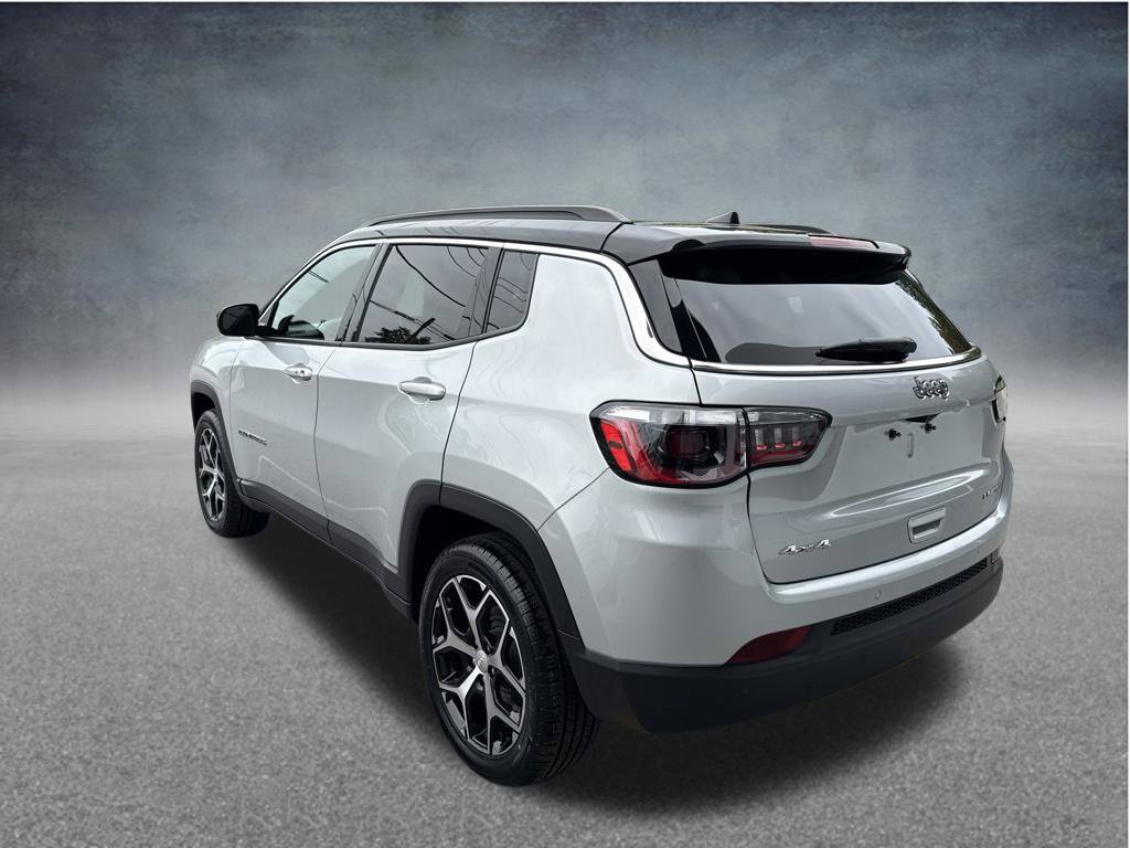 Used 2024 Jeep Compass Limited AWD/4WD image 3