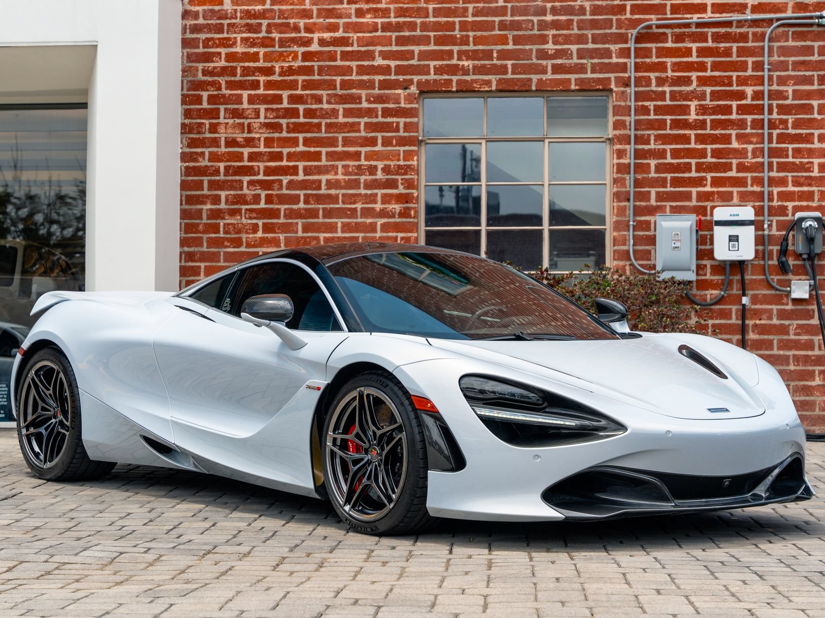 Used 2018 McLaren 720S Luxury RWD image 1