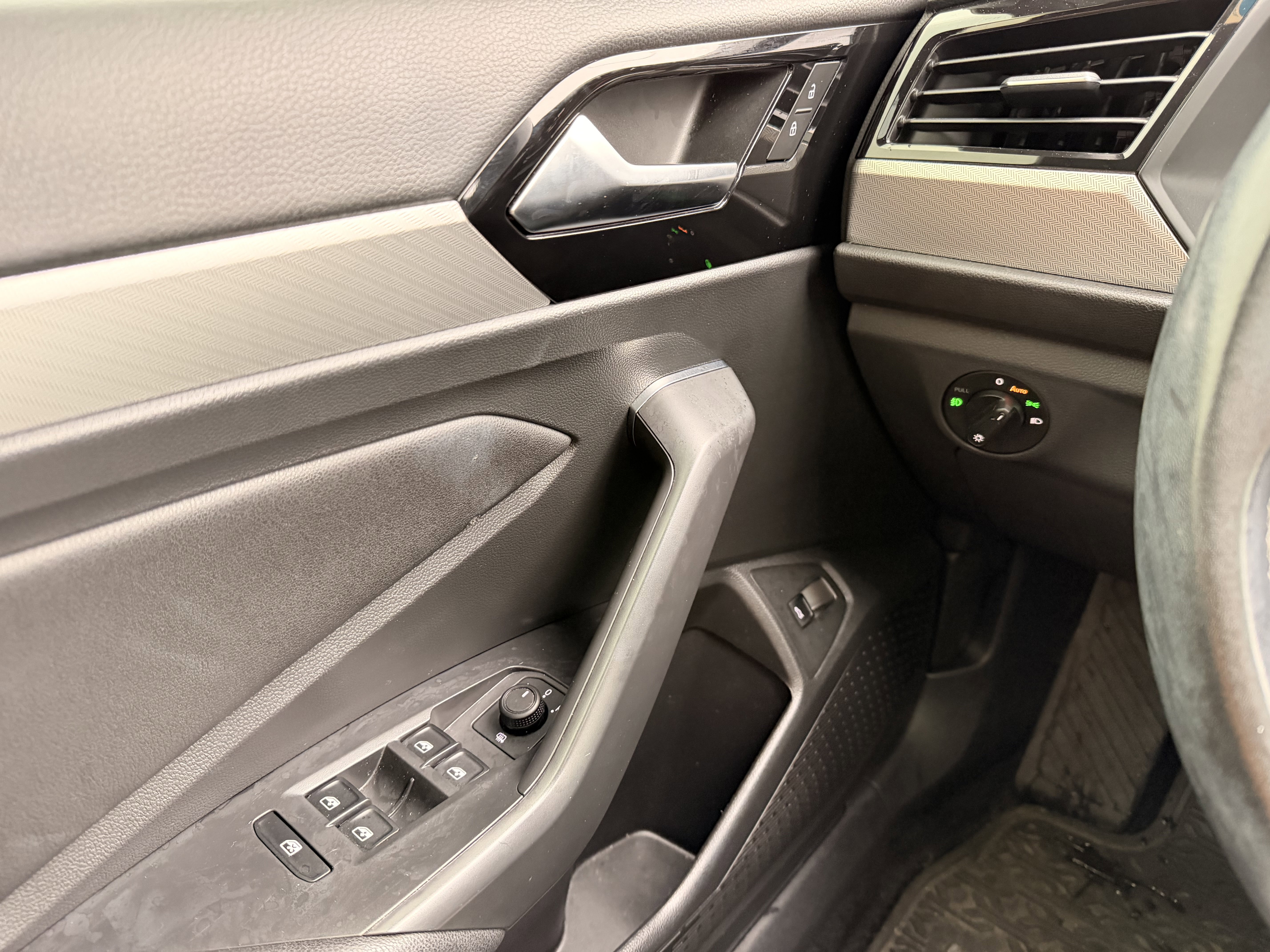 Used 2020 Volkswagen Jetta R-Line w/ R-Line Cold Weather Package image 20