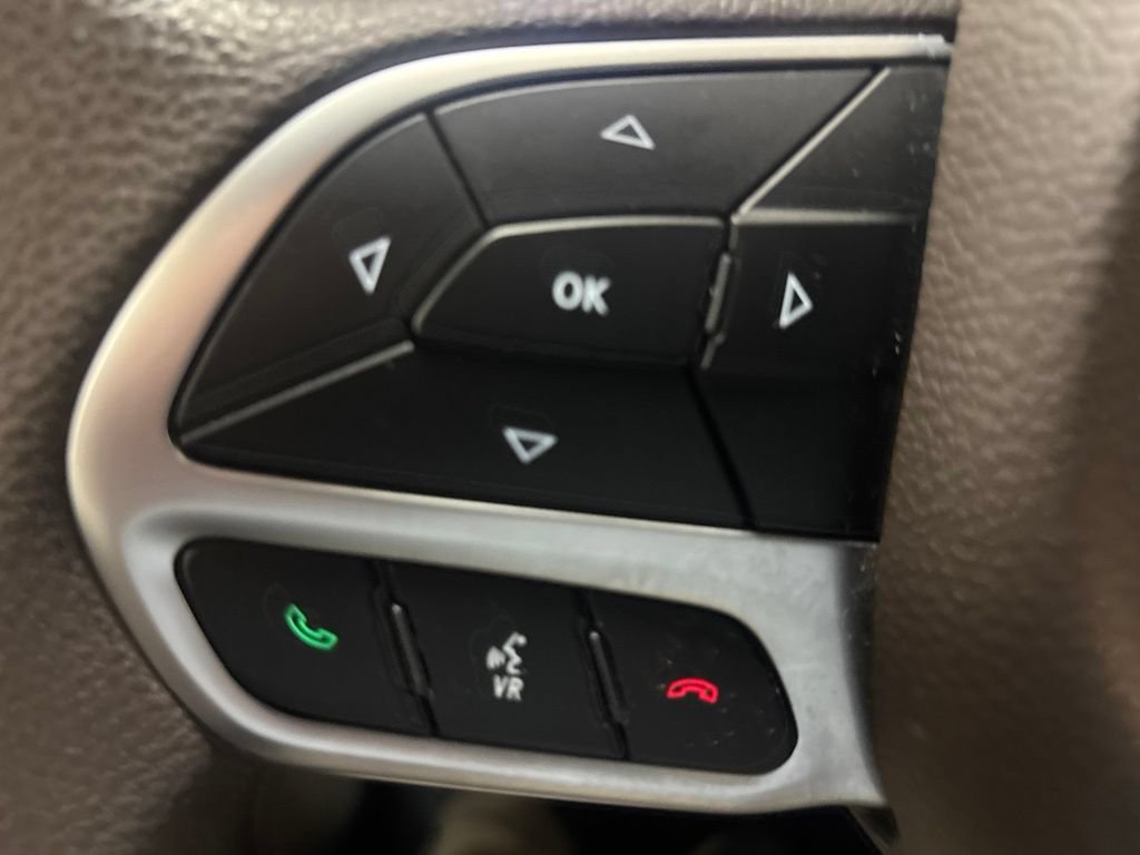Used 2017 Chrysler Pacifica Touring Plus w/ Tire & Wheel Group FWD image 21
