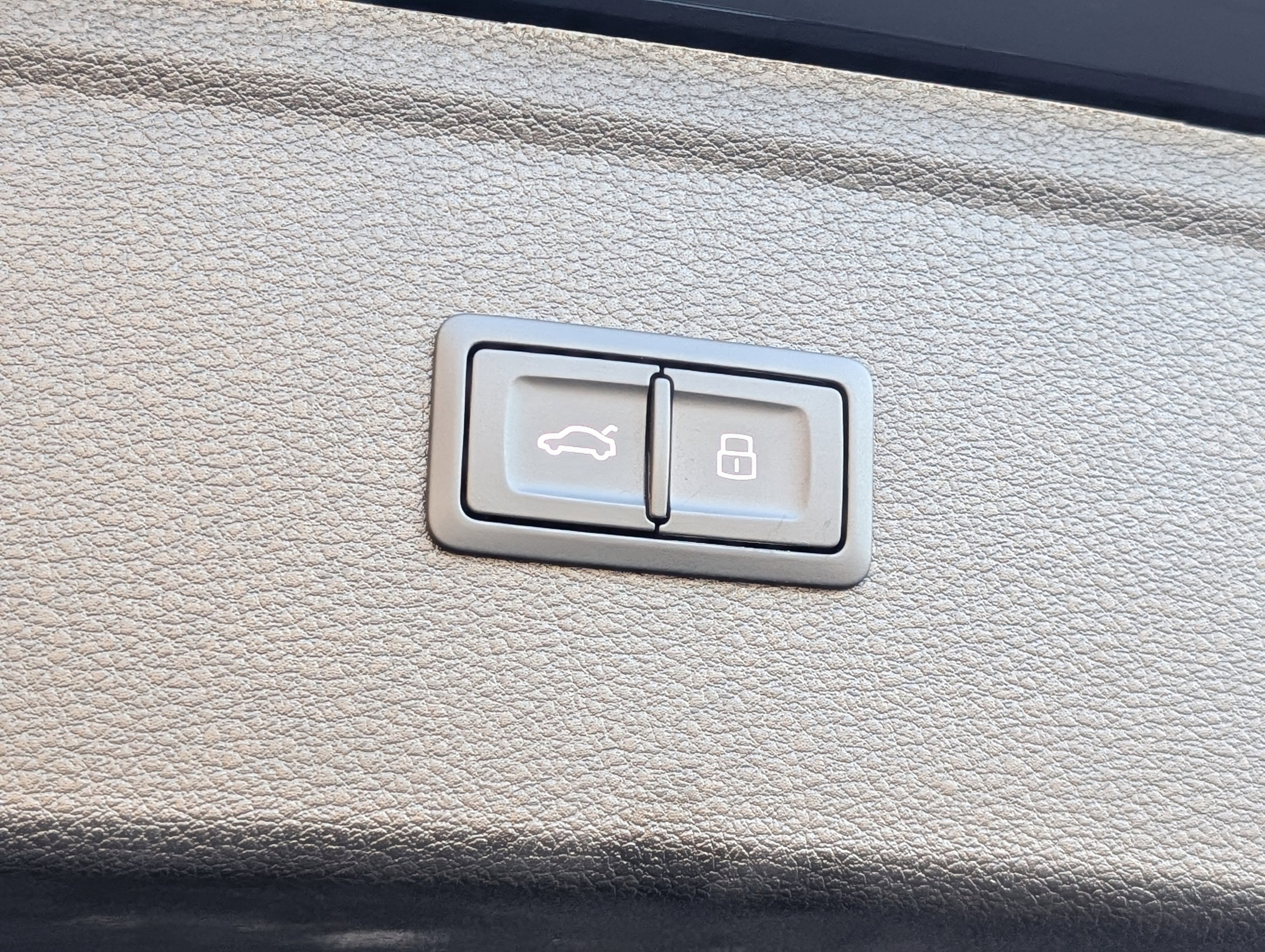 Used 2024 Audi Q5 e Premium Plus w/ Premium Plus Package image 21