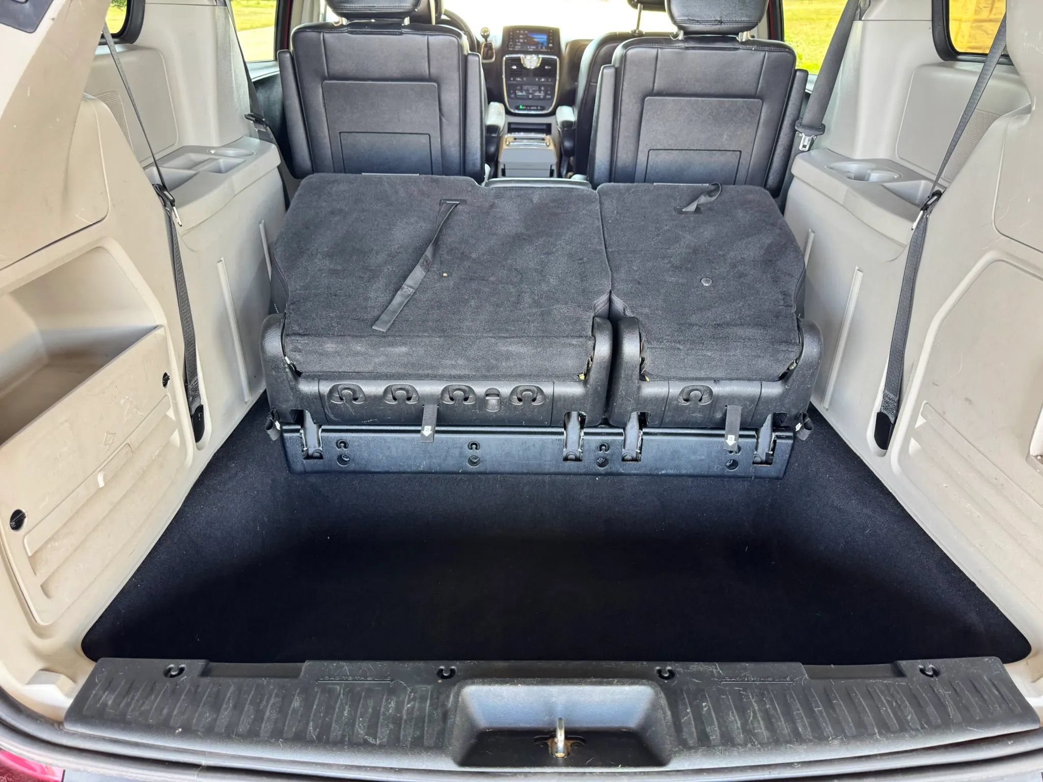 Used 2014 Chrysler Town & Country Touring FWD image 22