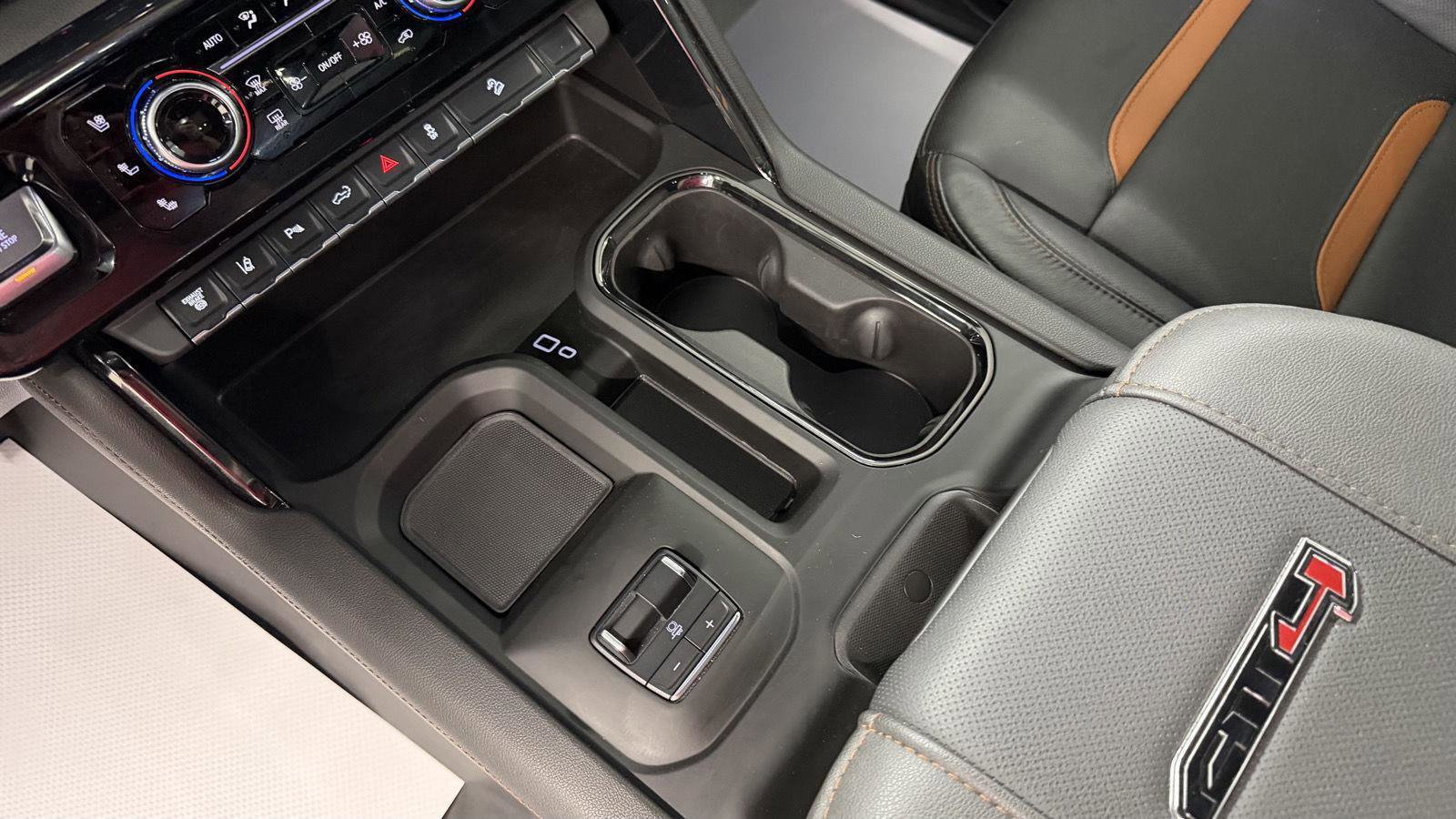 Used 2025 GMC Sierra 2500 AT4 w/ AT4 Premium Plus Package image 15