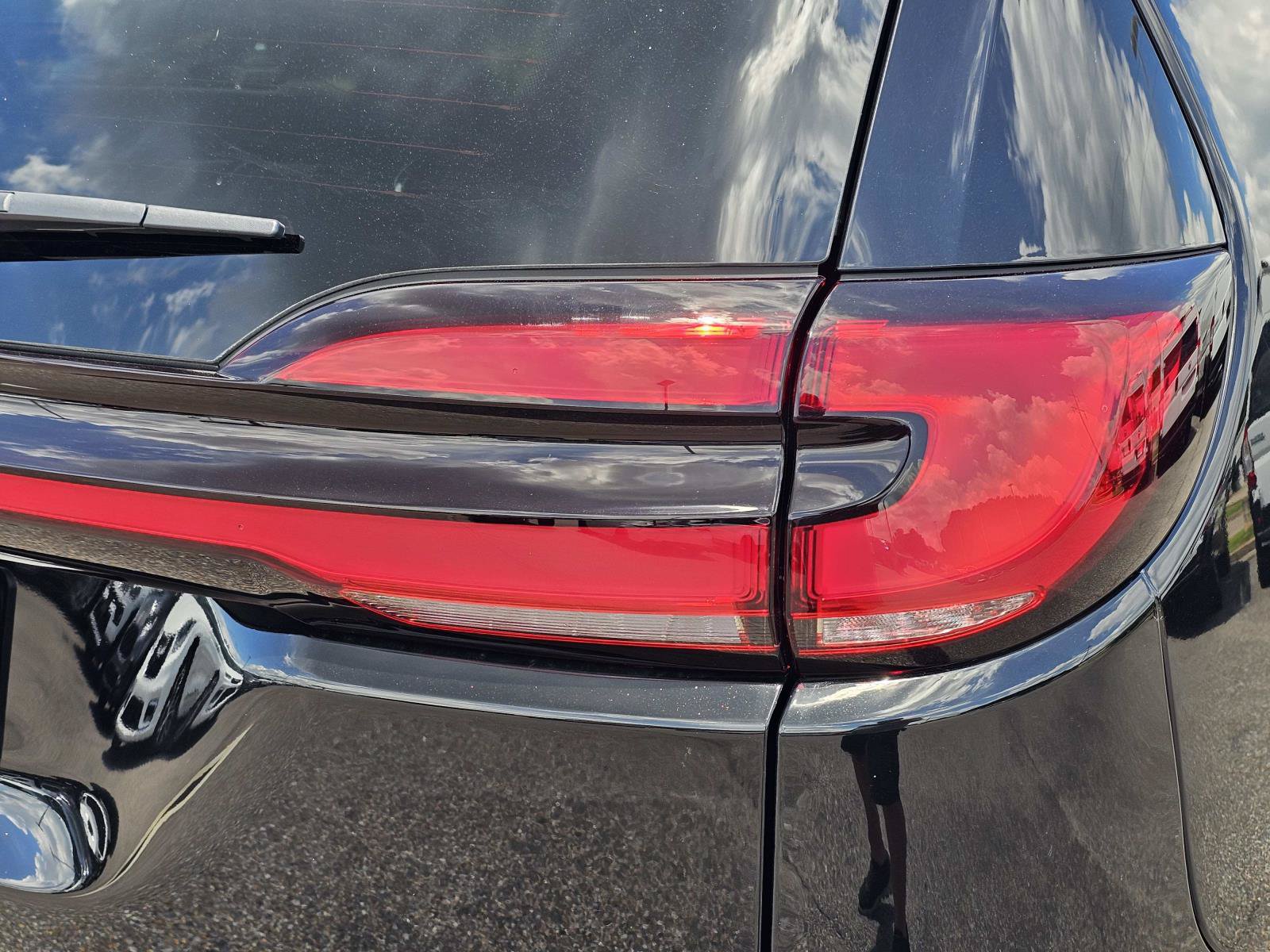 New 2027 Chrysler Pacifica Select FWD image 9