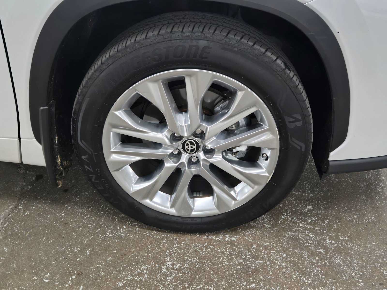Used 2022 Toyota Highlander Limited AWD/4WD image 9