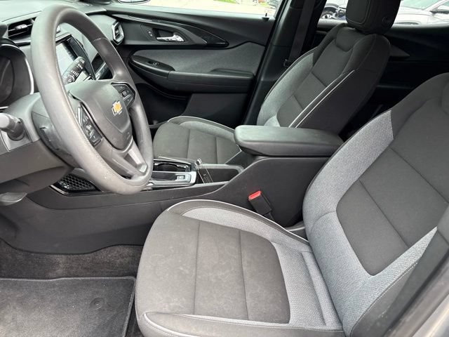 Used 2023 Chevrolet TrailBlazer LT w/ Convenience Package AWD/4WD image 9