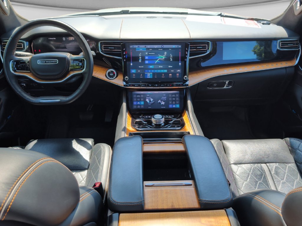 Used 2024 Jeep Grand Wagoneer L Series III AWD/4WD image 18
