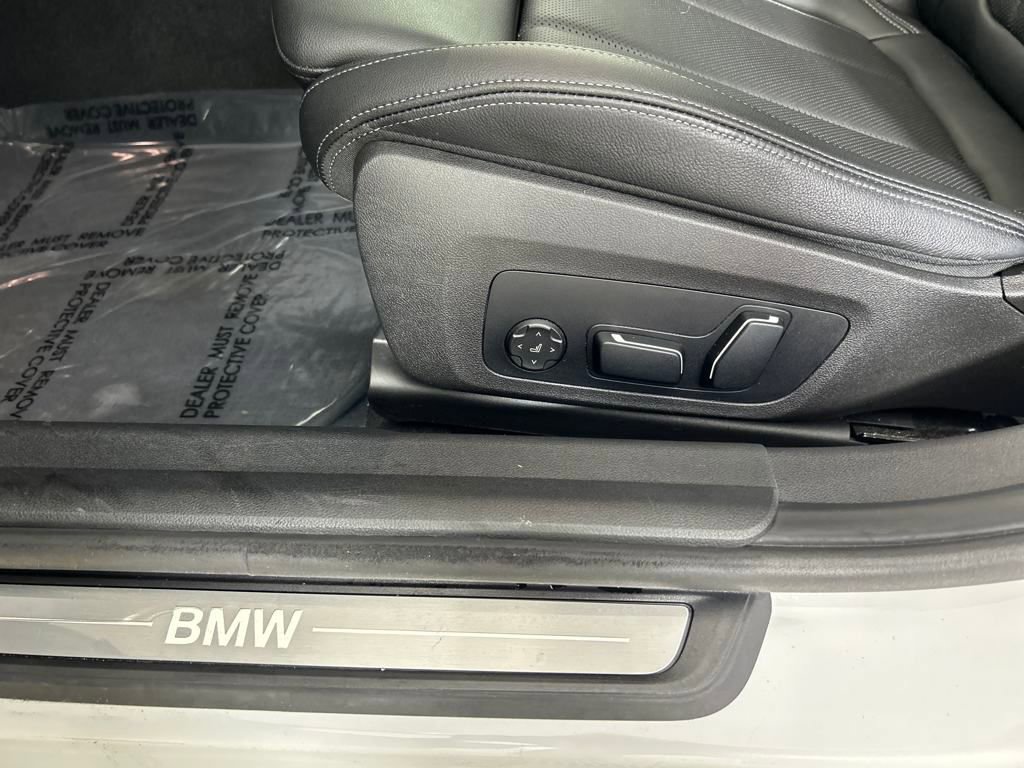 Used 2024 BMW 330e xDrive image 2