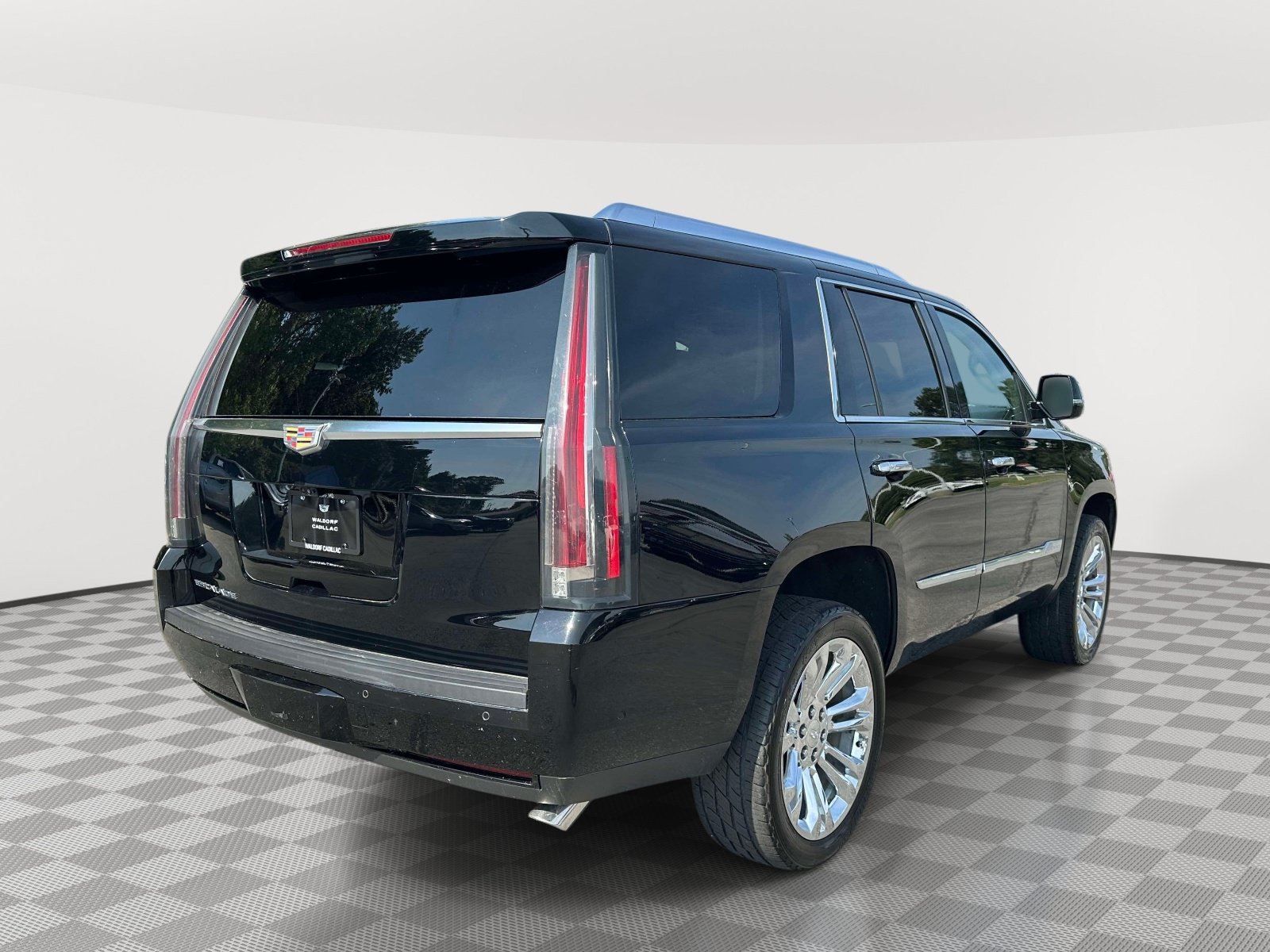Used 2019 Cadillac Escalade Premium Luxury w/ LPO, Radiant Package AWD/4WD image 6