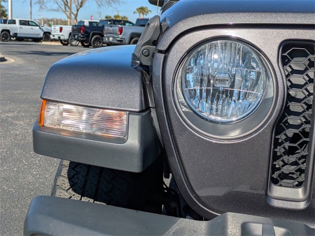 Used 2020 Jeep Gladiator Sport image 10