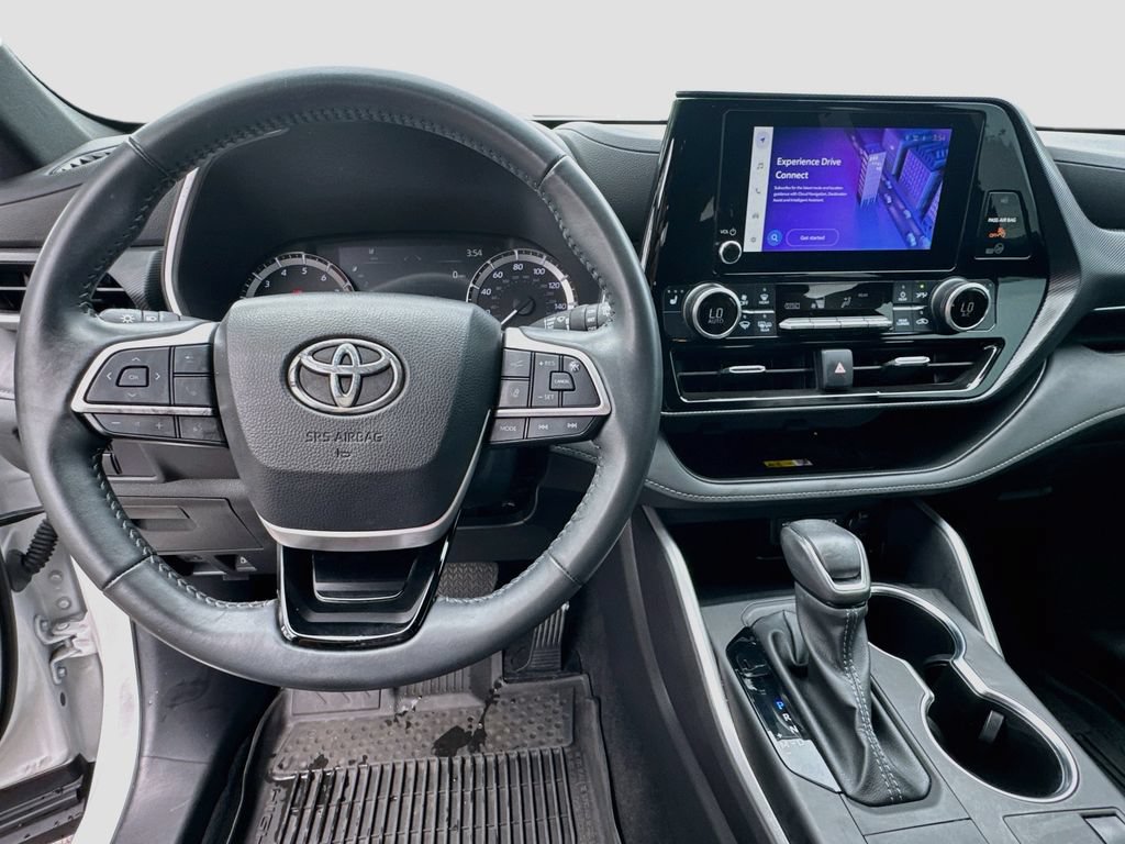Used 2024 Toyota Highlander XSE FWD image 12