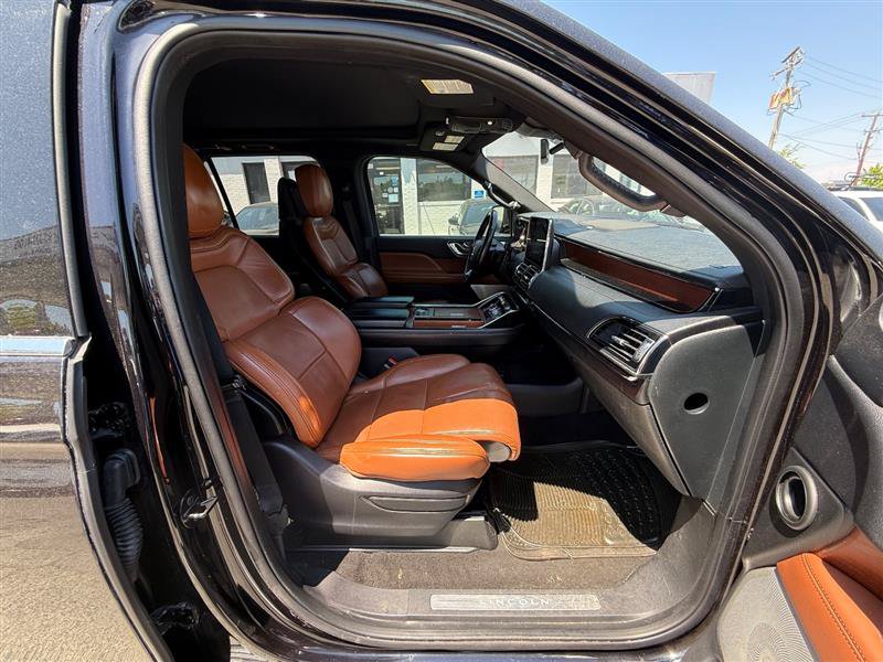 Used 2020 Lincoln Navigator Reserve w/ Luxury Package RWD image 35