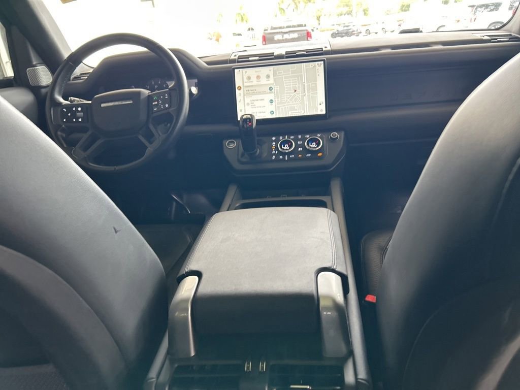 Used 2024 Land Rover Defender 130 X-Dynamic SE image 28
