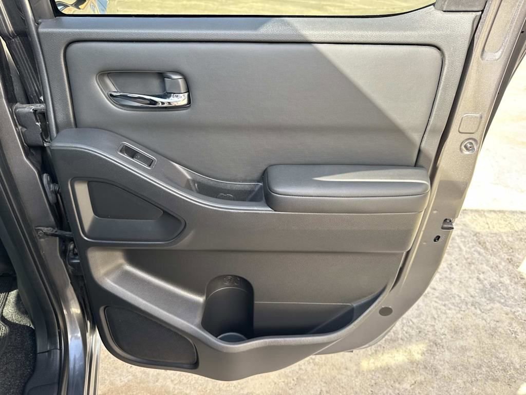 Used 2023 Nissan Frontier SV image 27