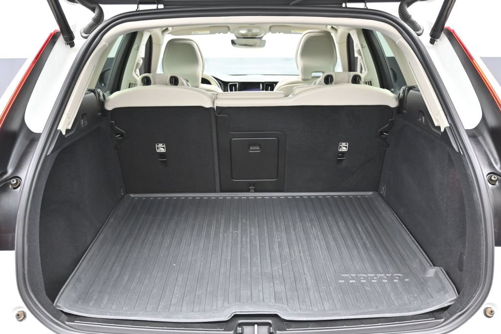 Used 2024 Volvo XC60 B5 Core w/ Protection Package Premier AWD/4WD image 26