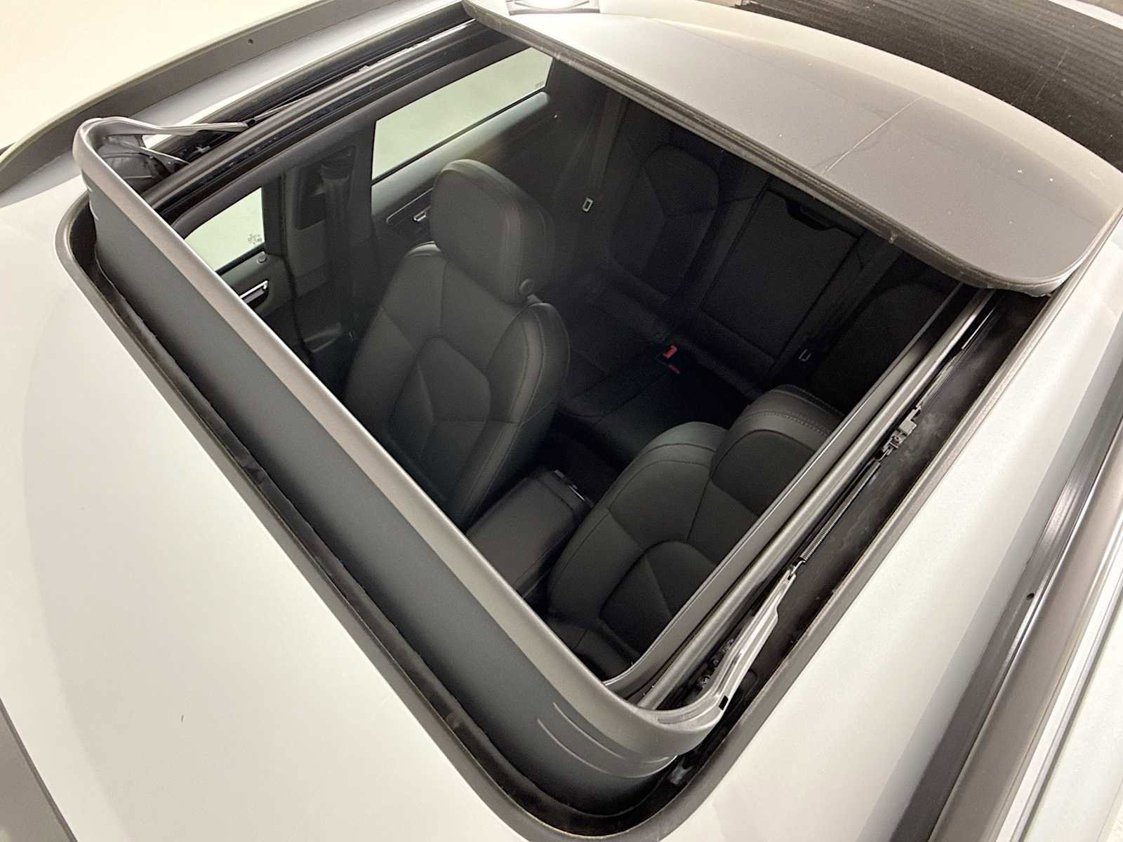 New 2026 Porsche Macan AWD/4WD image 22