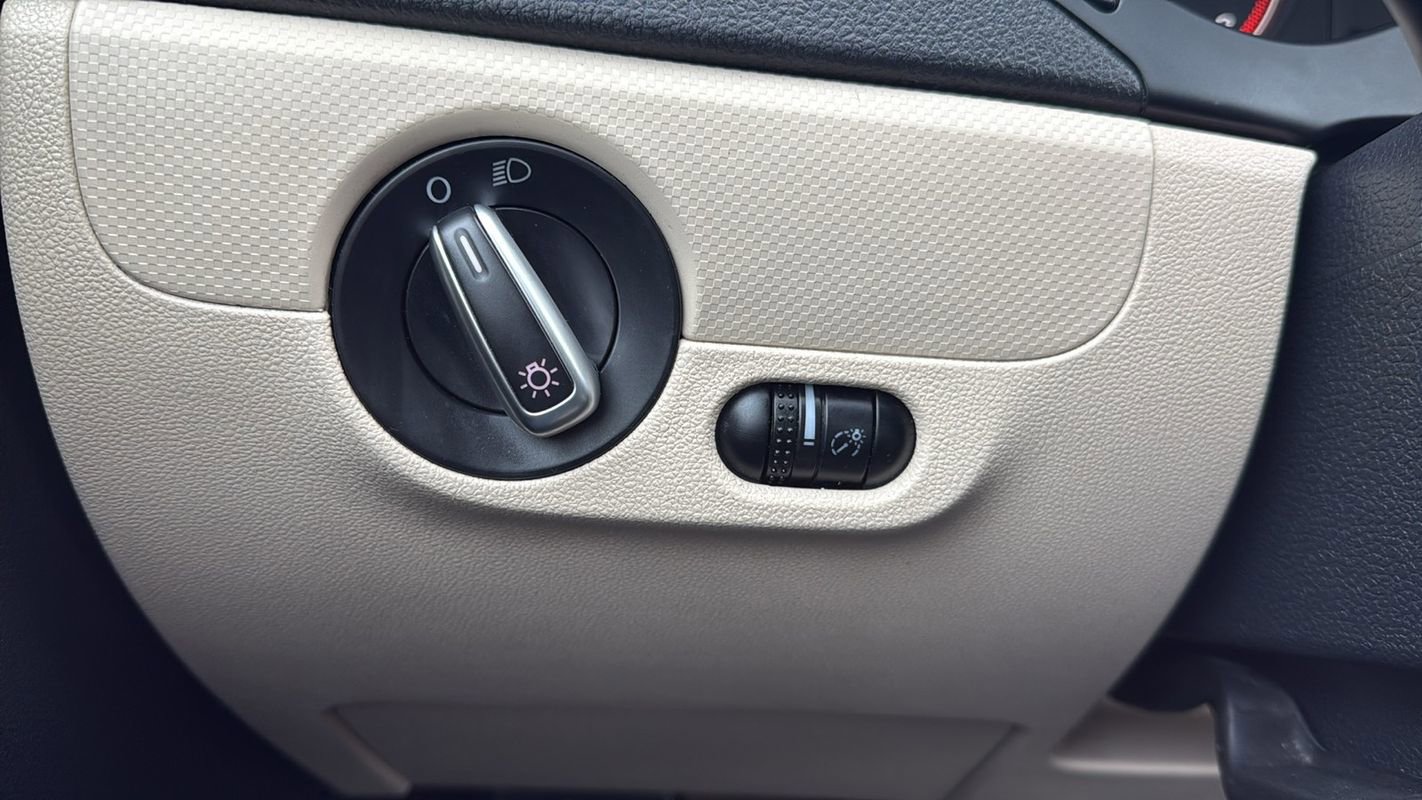 Used 2011 Volkswagen Jetta SE image 23