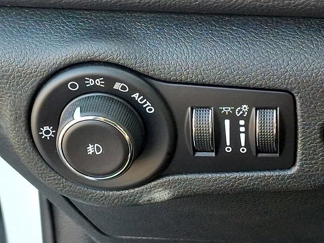 Used 2016 Chrysler 200 C AWD/4WD image 15