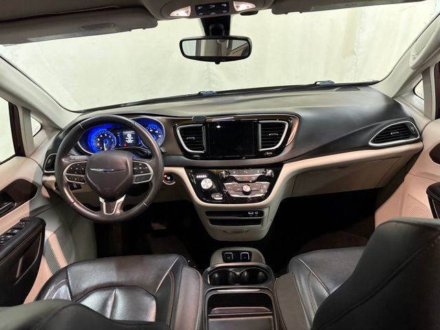 Used 2018 Chrysler Pacifica Touring-L FWD image 20