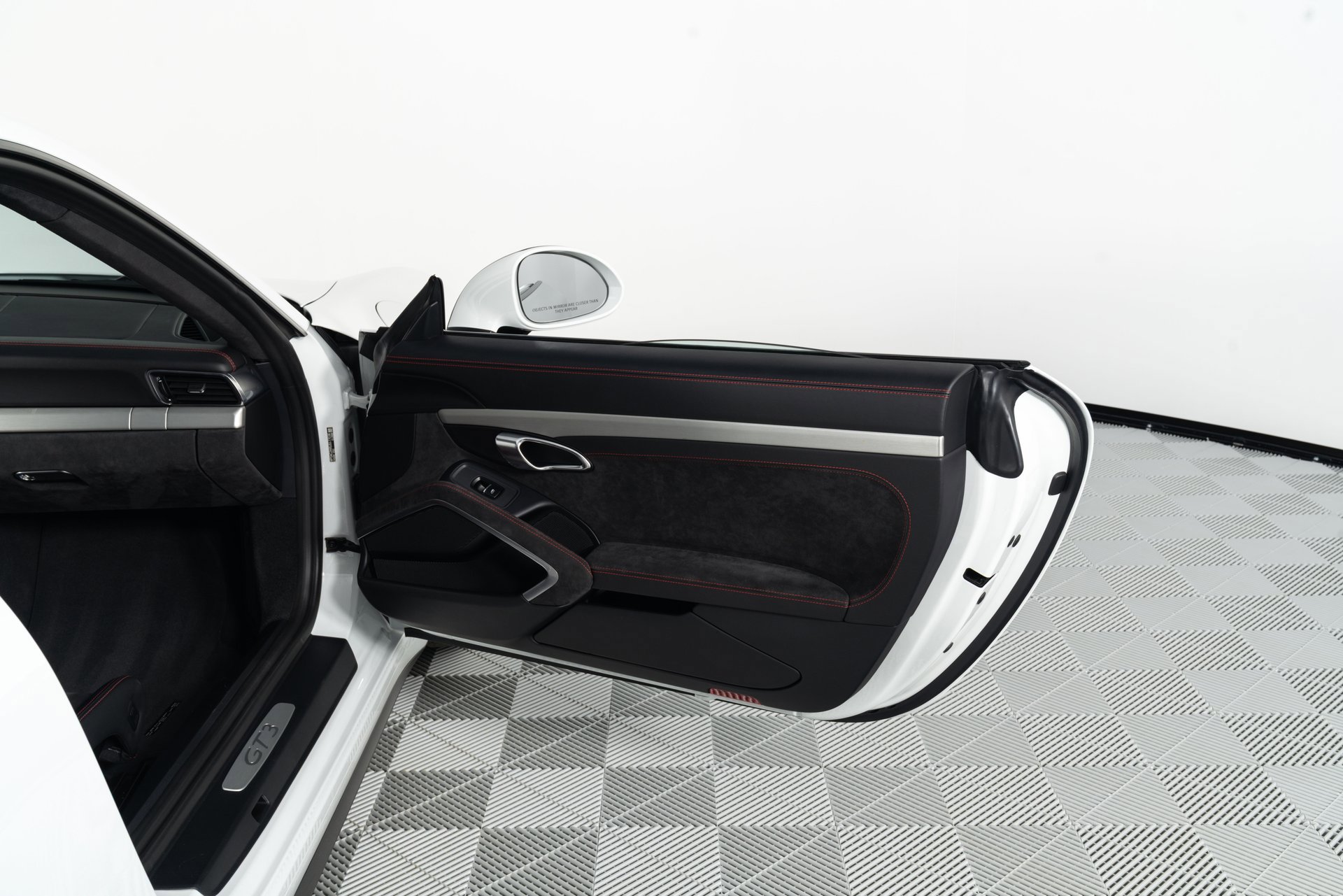 Used 2018 Porsche 911 GT3 RWD image 14
