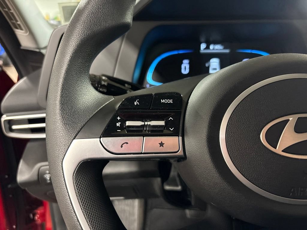 Certified 2025 Hyundai Elantra SE FWD image 14