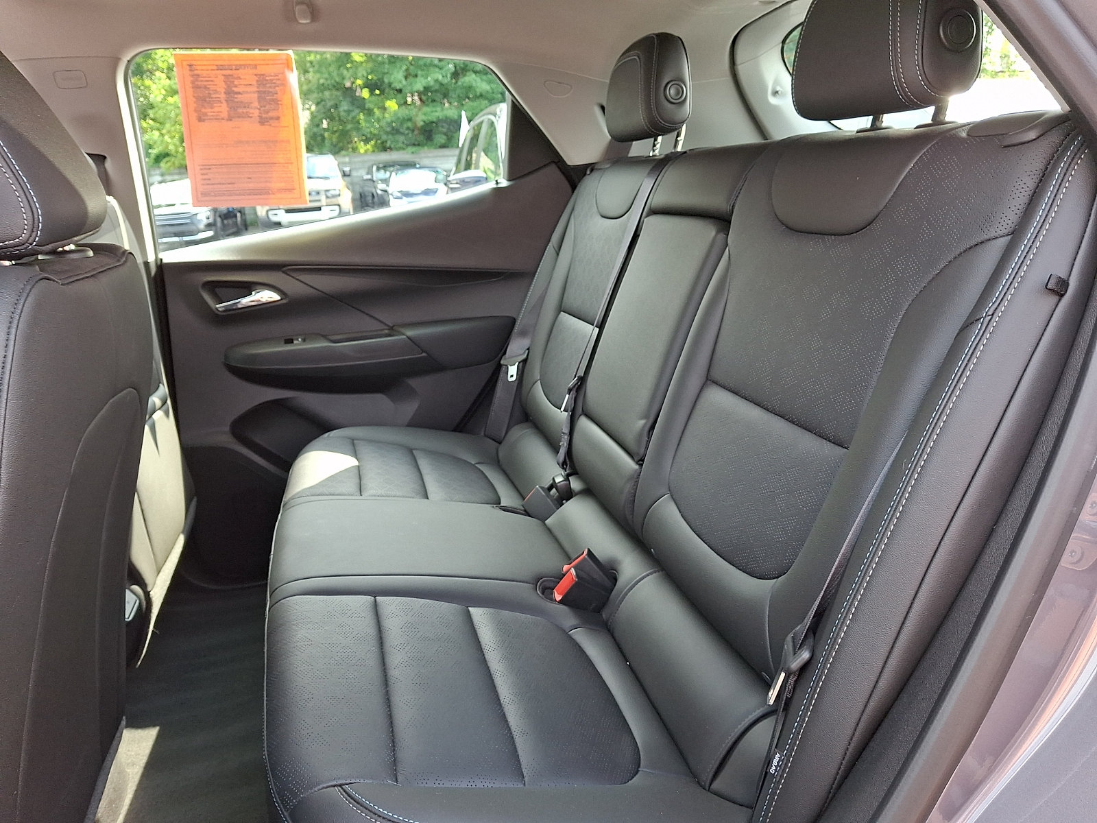 Used 2023 Chevrolet Bolt LT w/ Infotainment Package FWD image 9