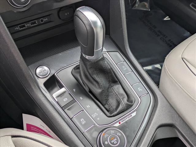 Used 2018 Volkswagen Tiguan SEL Premium AWD/4WD image 12