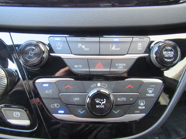 Used 2025 Chrysler Pacifica Select image 48