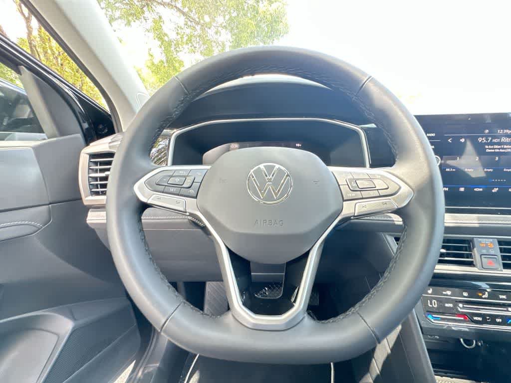 New 2026 Volkswagen Taos SE FWD image 15