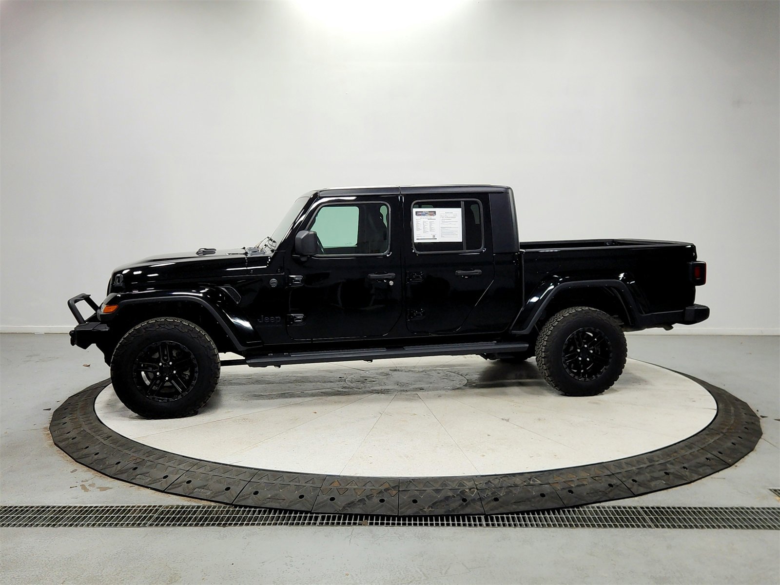 Used 2022 Jeep Gladiator Sport image 4