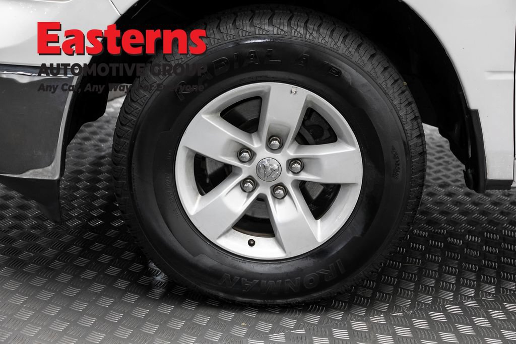 Used 2023 RAM 1500 Tradesman w/ Chrome Appearance Group RWD image 31