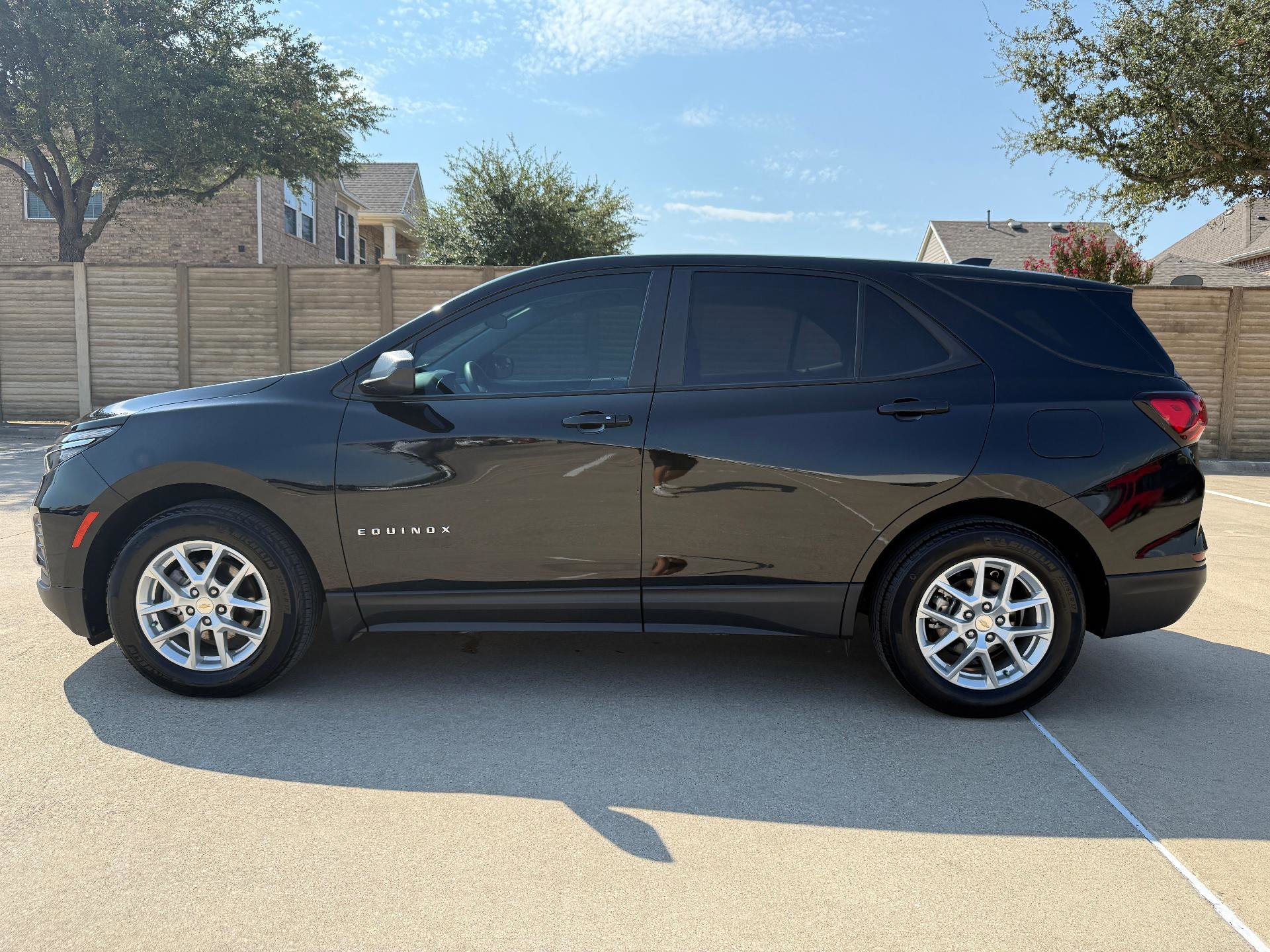 Used 2023 Chevrolet Equinox LS w/ LS Convenience Package image 3