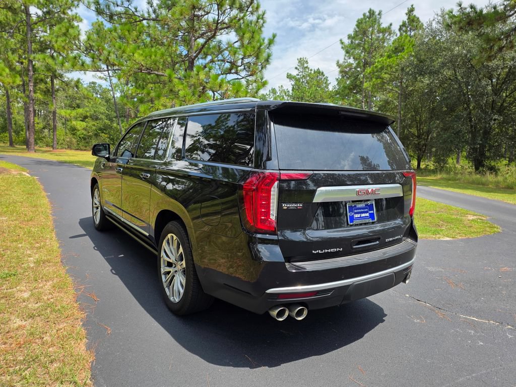 Used 2024 GMC Yukon XL Denali w/ Denali Reserve Package AWD/4WD image 3