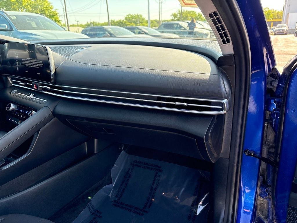 Certified 2025 Hyundai Elantra SEL FWD image 27